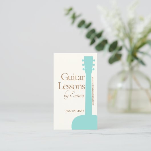Vrouw akoestische gitaarleraar gitarist visitekaartje (Staand voorkant)