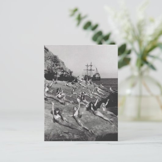  vrouw als zeemeermin op strand briefkaart (Staand voorkant)