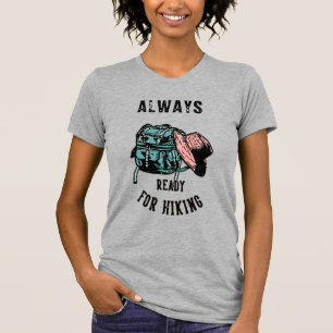 Vrouw altijd klaar voor wandelen rugzak trail hoed t-shirt