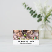 Vrouw Barman maakt Drinken Visitekaartje (Staand voorkant)