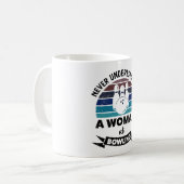 Vrouw bij Bowling Funny Bowl Gift Moms Koffiemok (Voorkant links)