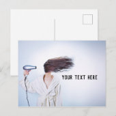 Vrouw blaas drogend haar Grappig Briefkaart (Voorkant / Achterkant)