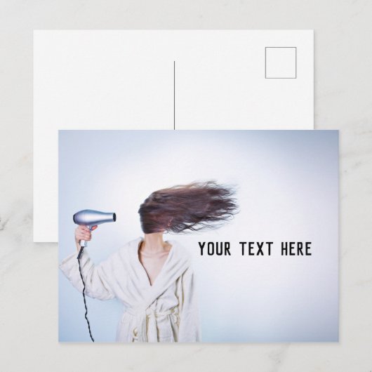 Vrouw blaas drogend haar Grappig Briefkaart (Voorkant / Achterkant)
