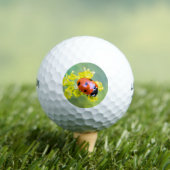 vrouw bovenop golfballen (Insitu Shirt)