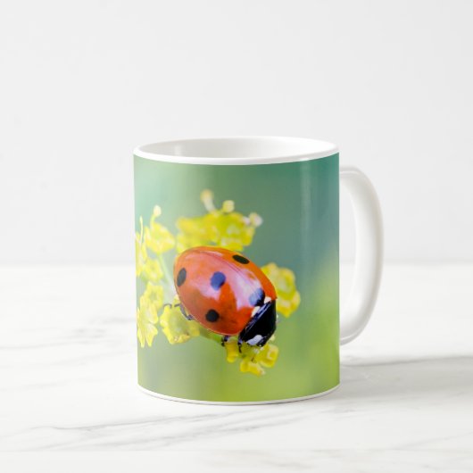 vrouw bovenop koffiemok (Voorkant rechts)