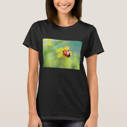 vrouw bovenop t-shirt (Voorkant)