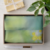 vrouw bovenop tissuepapier (Geschenk)