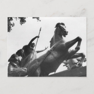 Vrouw chauffeur! briefkaart