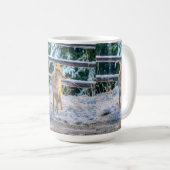 Vrouw Coyote en Sneeuwnatuur Natuur Koffie Mok (Voorkant rechts)