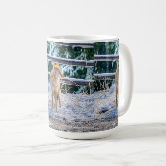 Vrouw Coyote en Sneeuwnatuur Natuur Koffie Mok (Voorkant rechts)