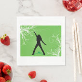 Vrouw dansende papieren servetten (Insitu)