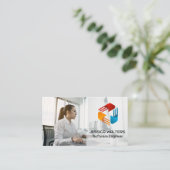 Vrouw die aan Computer werkt Visitekaartje (Staand voorkant)