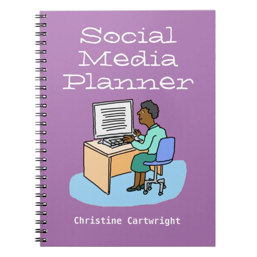 Vrouw die aan Sociale Media bij een computer werkt Notitieboek (Voorkant)