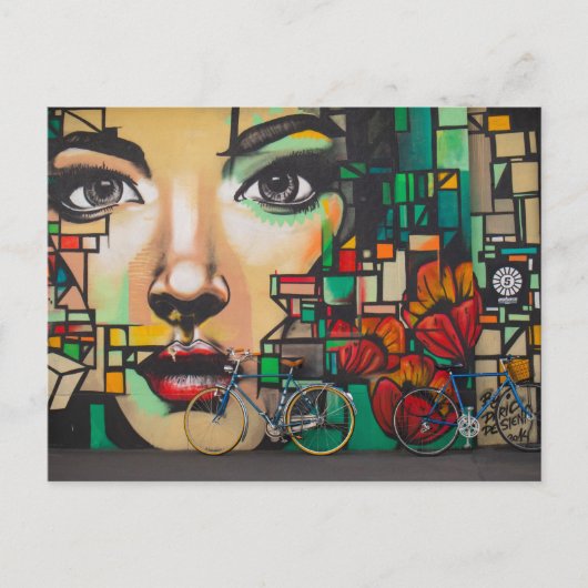 Vrouw die Briefkaart van Blauwe Bikes (Zwitserland (Voorkant)