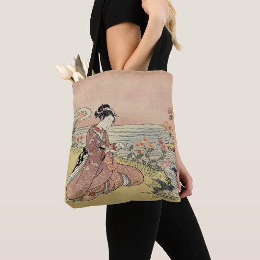 Vrouw die chrysanten plukt tote bag (Dichtbij)