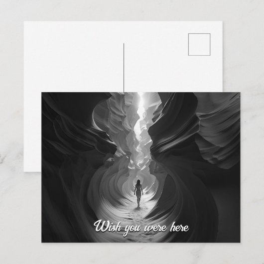 Vrouw die door een canyon gulch B&W-foto loopt Briefkaart (Voorkant / Achterkant)