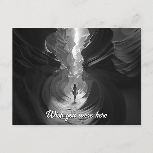 Vrouw die door een canyon gulch B&W-foto loopt Briefkaart (Voorkant)