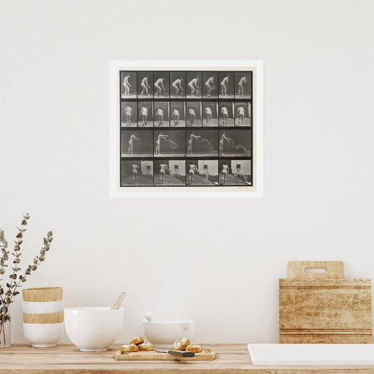 Vrouw die een emmer water gooit, bord 401 uit " poster (Keuken)