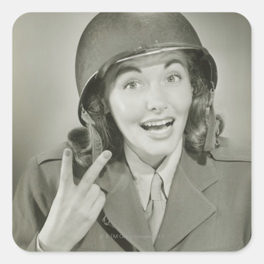 Vrouw die een legerhelm draagt vierkante sticker (Voorkant)