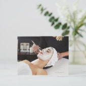 Vrouw die een speciale behandeling krijgt. briefkaart (Staand voorkant)