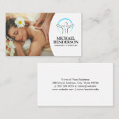 Vrouw die glimlacht en massage krijgt visitekaartje (Voorkant / Achterkant)