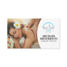 Vrouw die glimlacht en massage krijgt