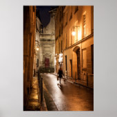 Vrouw die haar hond 's nachts uitlaat poster (Voorkant)