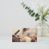 Vrouw die haar knipt afsprakenkaartje (Staand voorkant)