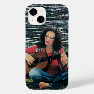 Vrouw die muziek speelt met akoestische gitaar Case-Mate iPhone 14 hoesje