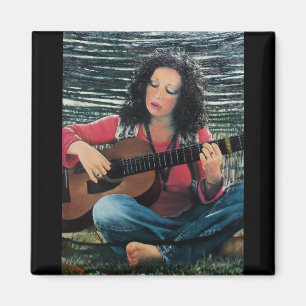 Vrouw die muziek speelt met akoestische gitaar magneet