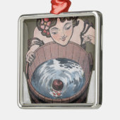 Vrouw die naar een houtsvat kijkt metalen ornament (Links)