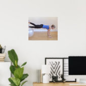 Vrouw die oefening doet poster (Thuiskantoor)