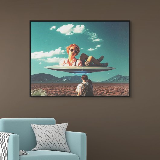 Vrouw die ontspant op UFO in de woestijn Canvas Afdruk