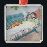 Vrouw die op een bank ligt, 1913 metalen ornament<br><div class="desc">Vrouw die op een bank ligt,  1913 | door Carl Larsson | Art Location: Louvre,  Parijs,  Frankrijk | Zweedse kunstenaar | Collectie Afbeelding nummer: XIR180155</div>
