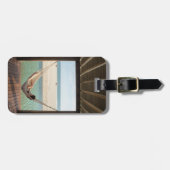 Vrouw die op een hammock in een klein hotel leunt bagagelabel (Voorkant horizontaal)