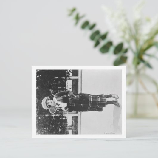Vrouw die op Tennis Outfit-foto post Briefkaart (Staand voorkant)