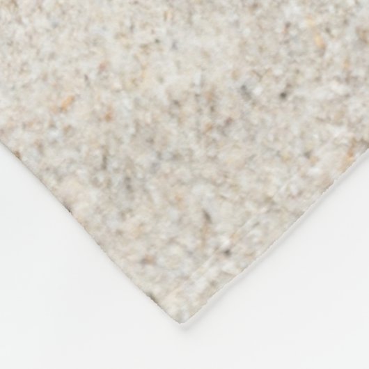 Vrouw die op wit zand ligt fleece deken (Hoek)