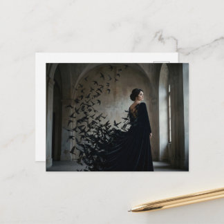 Vrouw die oplost in vogels briefkaart