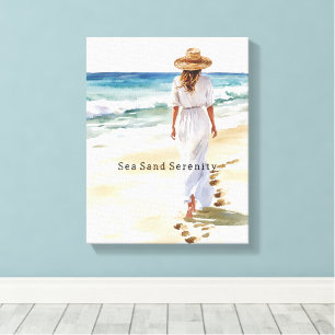 Vrouw die over het strand loopt canvas afdruk