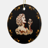 Vrouw die papier zingt, maakt muziekkunst keramisch ornament (Links)