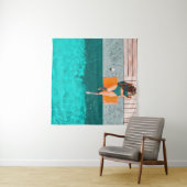 Vrouw die 's ochtends naast het zwembad ligt wandkleed (In Situ (horizontaal))