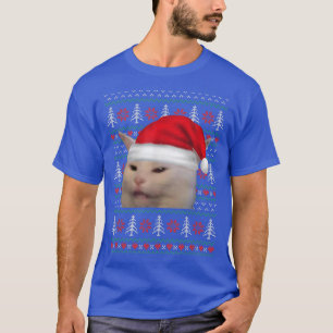 Vrouw die schreeuwt op een kat met een lelijke ker t-shirt