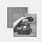 Vrouw die telefoon dichtbij van hand opneemt magneet (Voorkant / Achterkant)