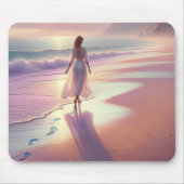 vrouw die voetafdrukken achterlaat op een strand muismat (Voorkant)