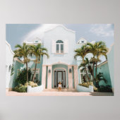 Vrouw die voor het gebouw zit poster (Voorkant)