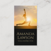 Vrouw die Yoga beoefent bij zonsondergang Visitekaartje (Voorkant)