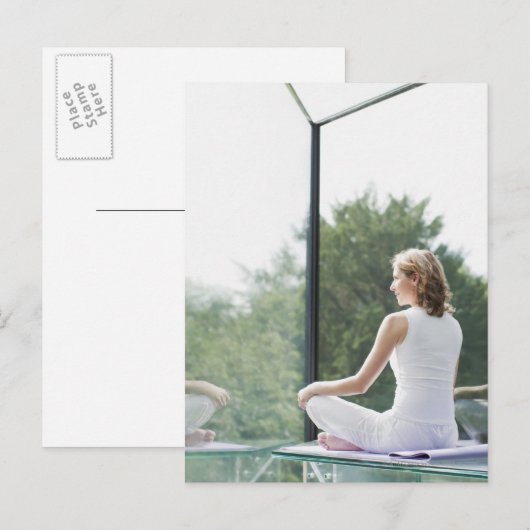 Vrouw die Yoga oefent Briefkaart (Voorkant / Achterkant)