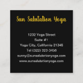 Vrouw die Yoga Pose oefent |  Vierkante Visitekaartje (Achterkant)