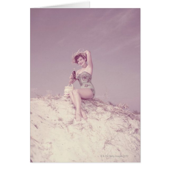 Vrouw die zich op strand terugtrekt (Voorkant)