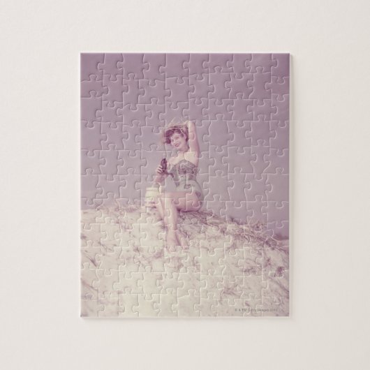 Vrouw die zich op strand terugtrekt legpuzzel (Verticaal)